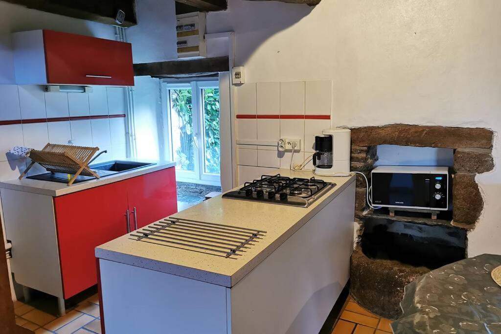 Petite Maison Dans Les Monts D'Arree Ty Coz Commana Exterior photo
